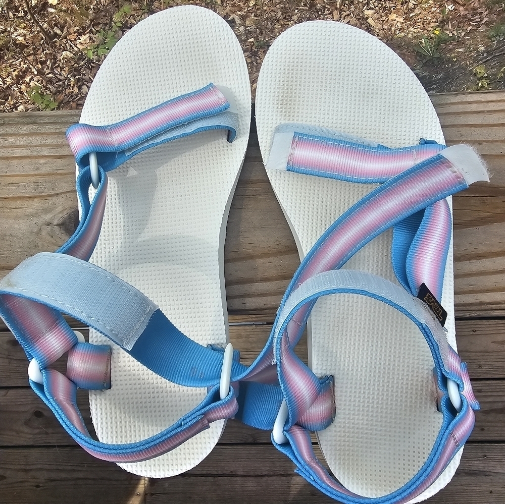 Teva Size 9 Sandals In Pastel Multi - Picture 2 of 4